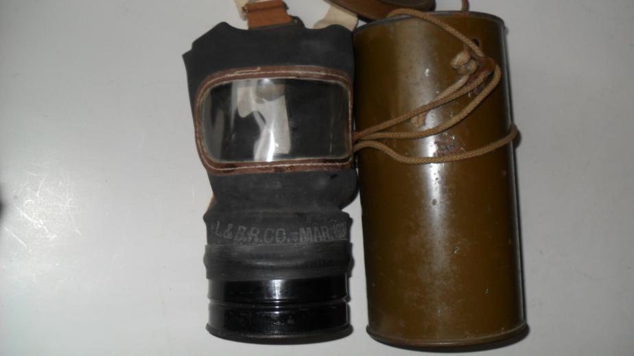 WW2 Home Guard Gas Mask & Tin