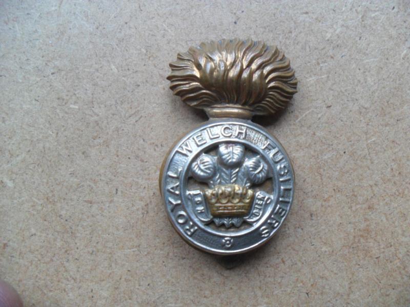 WW2 Royal Welch Fusiliers Cap badge