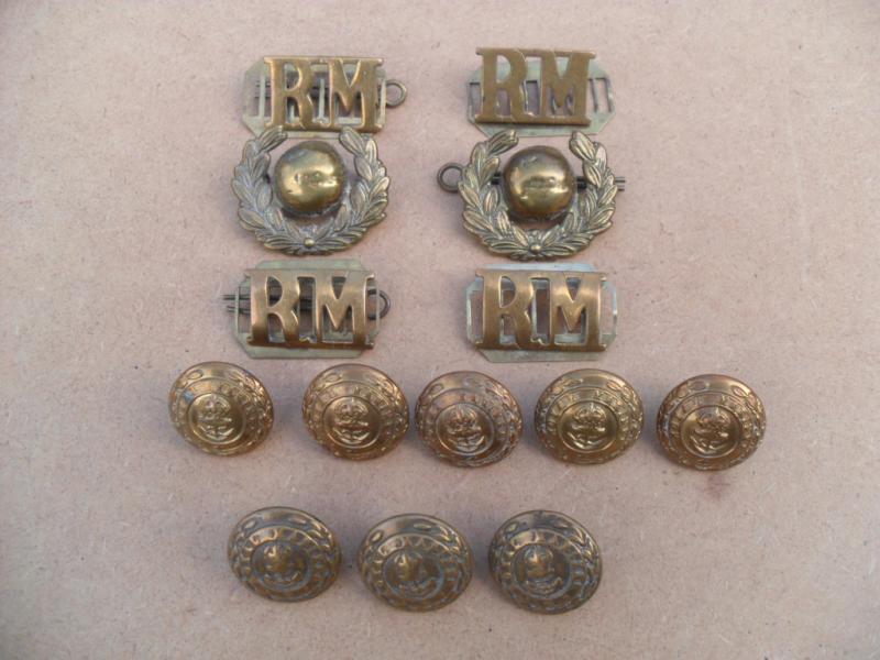 WW2 Royal Marines Brass Button & Collar Badge Group