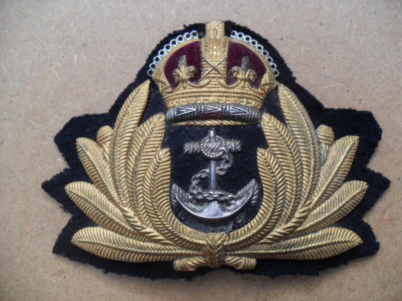 WWII Royal Navy Officer`s Economy Cap Badge