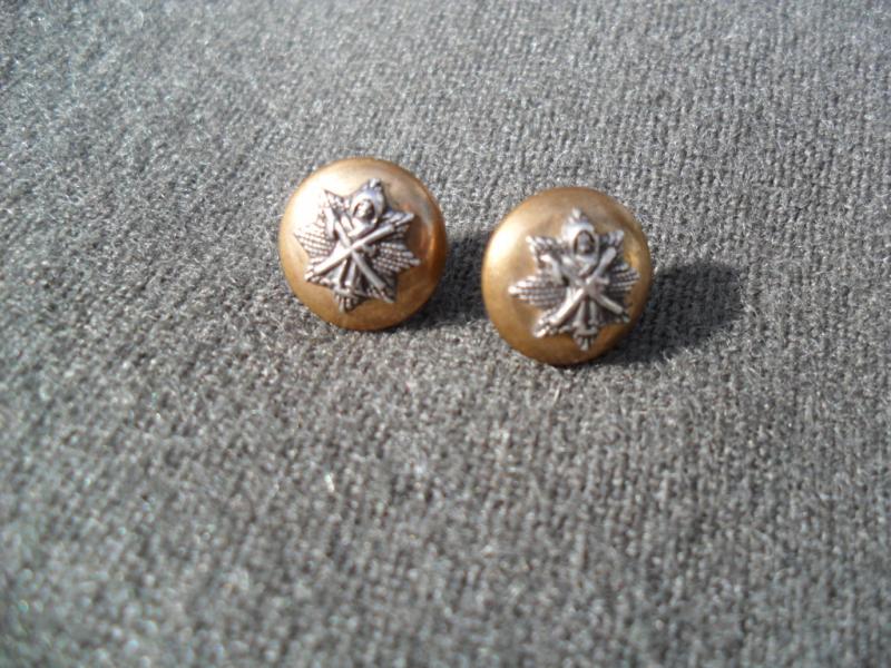 Scottish Infantry Officer`s Silver & Gilt Cap Buttons