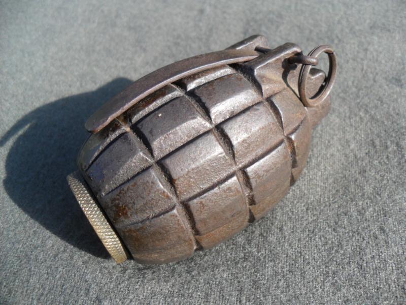 Inert WW1 British No.5 MK1 Mills Hand Grenade (1915, small pull ring)