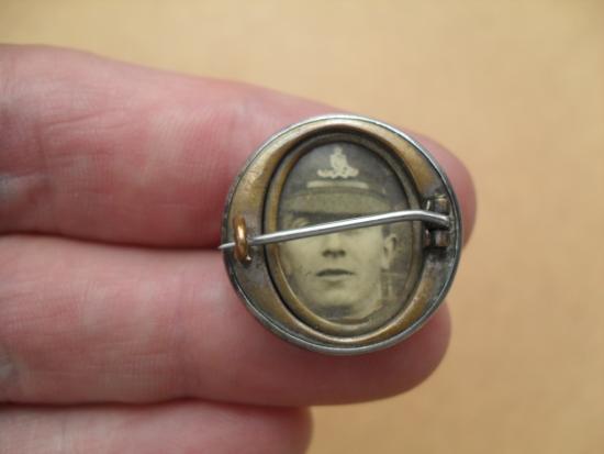 WW1 Royal Artillery Button Sweetheart Brooch With Inset Photograph